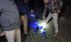 एनकाउंटर में लंगड़े हुए दो चोरों समेत 7 शातिर चोर गिरफ्तार एनकाउंटर में लंगड़े हुए दो चोरों समेत 7 शातिर चोर गिरफ्तार