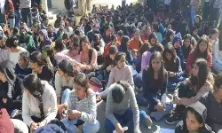 इलाज के लिए पहुंची छात्रा से छेड़छाड़ का आरोपी डॉक्टर सस्पेंडमुकदमा दर्ज इलाज के लिए पहुंची छात्रा से छेड़छाड़ का आरोपी डॉक्टर सस्पेंडमुकदमा दर्ज