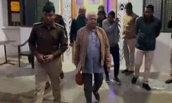 PM मोदी पर टिप्पणी करने वाले राजा पटेरिया को पुलिस ने किया गिरफ्तार PM मोदी पर टिप्पणी करने वाले राजा पटेरिया को पुलिस ने किया गिरफ्तार