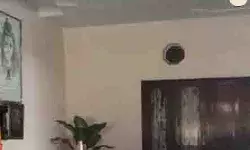 पुलिस का होटल में छापा-स्कूल ड्रेस में दो छात्राएं बरामद- 2 अरेस्ट