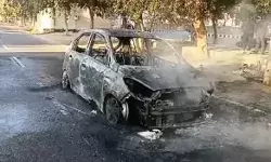 चलती सेंट्रो में लगी आग- चालक ने कूदकर बचाई जान, कार हुई राख