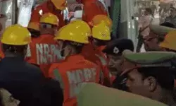 घर में हुए ब्लास्ट से नीचे गिरी छत- एक महिला की मौत- कई घायल घर में हुए ब्लास्ट से नीचे गिरी छत- एक महिला की मौत- कई घायल