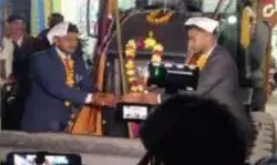 दूल्हा बने योगी को दहेज में लग्जरी कार नहीं- मिला बुलडोजर