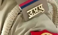 छेड़छाड़ का मामला ले देकर किया रफा दफा- दो सिपाही हुए सस्पेंड छेड़छाड़ का मामला ले देकर किया रफा दफा- दो सिपाही हुए सस्पेंड