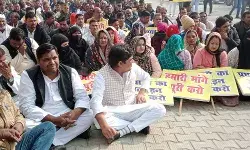 ग्राम पंचायत निधि को लेकर सड़क पर उतरे प्रधान- उठाई यह मांग ग्राम पंचायत निधि को लेकर सड़क पर उतरे प्रधान- उठाई यह मांग