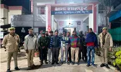 ठंड से निजात पाने को खुले में पी शराब पुलिस ने पहुंचा दिए अब हवालात ठंड से निजात पाने को खुले में पी शराब पुलिस ने पहुंचा दिए अब हवालात