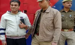 हाथ में कुरान लेकर इरफान ने किया जेल के लिये कूच- बीवी बच्चों को देख..