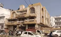 प्लाईवुड की दुकान पर इनकम टैक्स का छापा- दुकान बंद कर भागे कारोबारी