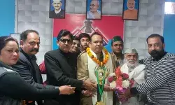 प्रतियोगिता में प्रथम स्थान प्राप्त करने पर यातायात निरीक्षक सम्मानित प्रतियोगिता में प्रथम स्थान प्राप्त करने पर यातायात निरीक्षक सम्मानित