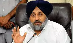 आप सरकार प्रेस की आजादी का गला घोंट रही- बादल आप सरकार प्रेस की आजादी का गला घोंट रही- बादल