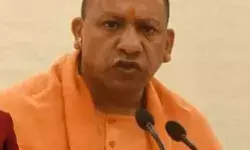 सीएम की दो टूक- क्रिसमस की आड में हुआ धर्मांतरण तो नपेंगे अफसर सीएम की दो टूक- क्रिसमस की आड में हुआ धर्मांतरण तो नपेंगे अफसर