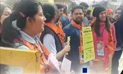 कॉलेजों में छात्रों की सरकार- महाविद्यालयों में चल रहा मतदान कॉलेजों में छात्रों की सरकार- महाविद्यालयों में चल रहा मतदान