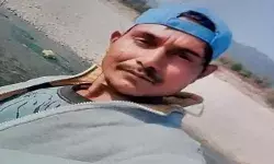 दोस्तों के साथ शराब पी रहे व्यक्ति को जंगल में खींचकर ले गया बाघ दोस्तों के साथ शराब पी रहे व्यक्ति को जंगल में खींचकर ले गया बाघ