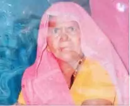 दादी को कुल्हाड़ी से काटने के बाद पिता पर भी किया जानलेवा हमला