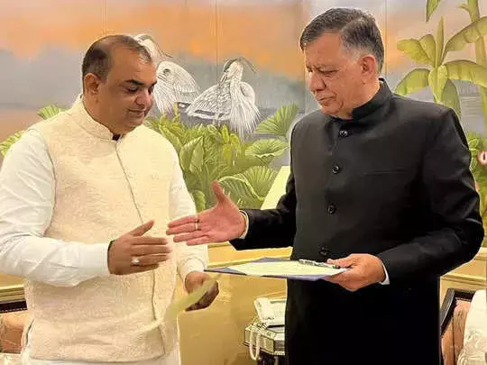 विधानसभा अध्यक्ष ने नवनिर्वाचित भाजपा विधायक को दिलायी शपथ विधानसभा अध्यक्ष ने नवनिर्वाचित भाजपा विधायक को दिलायी शपथ