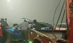 कोहरे से कोहराम- कंटेनर में घुसी कार- ईओ समेत तीन की मौत कोहरे से कोहराम- कंटेनर में घुसी कार- ईओ समेत तीन की मौत