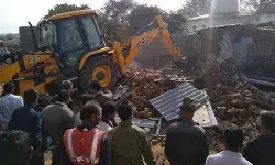 जिला प्रशासन ने की भू-माफिया के खिलाफ की बड़ी कार्यवाही, भेजा जेल जिला प्रशासन ने की भू-माफिया के खिलाफ की बड़ी कार्यवाही, भेजा जेल