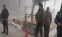 सुरक्षा बलों के बीच आज तड़के हुई मुठभेड़ में भीषण गोलीबारी सुरक्षा बलों के बीच आज तड़के हुई मुठभेड़ में भीषण गोलीबारी