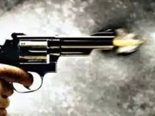 सर्राफा व्यापारी से गोली मारकर बदमाशों की लूट- थाने पहुंची पत्नि
