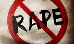 दो दोस्तों के साथ छात्रा को झाड़ियों में खींचकर ड्राइवर ने की दरिंदगी