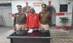 पुलिस ने दबोचा 15 हजार रूपये का इनामी- असलहा बरामद पुलिस ने दबोचा 15 हजार रूपये का इनामी- असलहा बरामद
