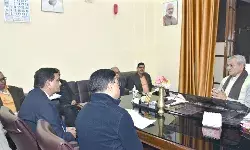 किसानों के गन्ना मूल्य भुगतान को प्राथमिकता दें चीनी मिलें- मंत्री