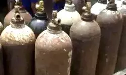 हॉस्पिटल के बाहर फटा ऑक्सीजन सिलेंडर- कई की मौत- मची खलबली हॉस्पिटल के बाहर फटा ऑक्सीजन सिलेंडर- कई की मौत- मची खलबली
