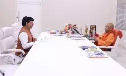 CM योगी से मिले मंत्री कपिल- उठाई उद्यमियों की समस्या के समाधान की मांग CM योगी से मिले मंत्री कपिल- उठाई उद्यमियों की समस्या के समाधान की मांग