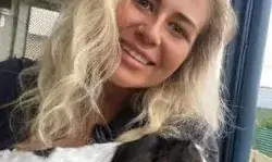 नौकरी खोजने के लिये लड़की ने बिकिनी में शेयर कर दी फोटो- फिर हुआ यूं... नौकरी खोजने के लिये लड़की ने बिकिनी में शेयर कर दी फोटो- फिर हुआ यूं...