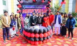 भगवती इंस्टीट्यूट में ईयर एंडिंग पार्टी का धमाल- केक खिलाकर दी बधाई