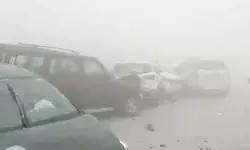 घने कोहरे के चलते चार वाहन आपस में टकराए, इतने घायल घने कोहरे के चलते चार वाहन आपस में टकराए, इतने घायल