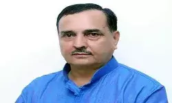 सांसद फजलुर्रहमान के घर और फैक्ट्री पर एक साथ पड़ी रेड- जांच जारी सांसद फजलुर्रहमान के घर और फैक्ट्री पर एक साथ पड़ी रेड- जांच जारी