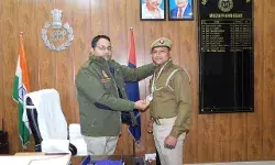 उत्कृष्ट प्रदर्शन करने वाले सिपाही को एसएसपी विनीत ने किया सम्मानित उत्कृष्ट प्रदर्शन करने वाले सिपाही को एसएसपी विनीत ने किया सम्मानित