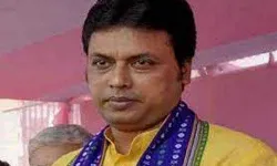 सांसद बिप्लब देब के घर पर बदमाशों ने किया हमला सांसद बिप्लब देब के घर पर बदमाशों ने किया हमला