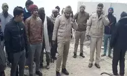 सर्दी से बचने को अंगीठी जलाकर सोया परिवार ऐसे हालातों में मिला सर्दी से बचने को अंगीठी जलाकर सोया परिवार ऐसे हालातों में मिला