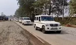 धर्मांतरण को लेकर मचा बवाल- दुकान बाजार बंद- पुलिस का फ्लैग मार्च धर्मांतरण को लेकर मचा बवाल- दुकान बाजार बंद- पुलिस का फ्लैग मार्च