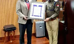 बेहतर परिणाम का मिला जेल अधीक्षक को इनाम- DG जेल ने किया सम्मानित बेहतर परिणाम का मिला जेल अधीक्षक को इनाम- DG जेल ने किया सम्मानित