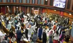 नहीं हो सका एमसीडी मेयर का चुनाव- सदन में टूटे माइक, कुर्सी एवं टेबल नहीं हो सका एमसीडी मेयर का चुनाव- सदन में टूटे माइक, कुर्सी एवं टेबल