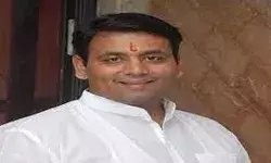 शिंदे को नौकरियों और निवेश की रक्षा करनी चाहिए- तापसे शिंदे को नौकरियों और निवेश की रक्षा करनी चाहिए- तापसे