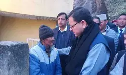 संकटग्रस्त परिवारों के बीच पहुंचे CM- पीड़ितों की बात सुन हुए भावुक संकटग्रस्त परिवारों के बीच पहुंचे CM- पीड़ितों की बात सुन हुए भावुक