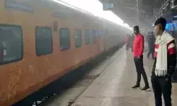 ट्रेन हुई 5 घंटे लेट- अब यात्रियों को देना पड़ेगा इतना हर्जाना ट्रेन हुई 5 घंटे लेट- अब यात्रियों को देना पड़ेगा इतना हर्जाना