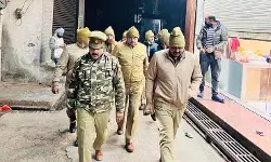 ड्रोन कैमरे से की निगरानी- SHO ने पुलिस बल के साथ किया पैदल गस्त