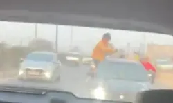 घने कोहरे के बावजूद युवाओं के दिल्ली मेरठ एक्सप्रेसवे पर स्टंट के जलवे घने कोहरे के बावजूद युवाओं के दिल्ली मेरठ एक्सप्रेसवे पर स्टंट के जलवे