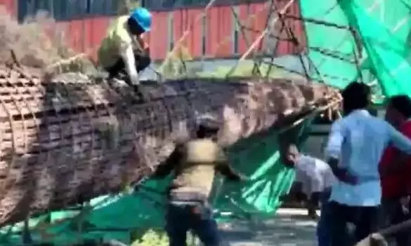 निर्माणाधीन मेट्रो का पिलर गिरा- 2 लोगों की मौत, एक घायल निर्माणाधीन मेट्रो का पिलर गिरा- 2 लोगों की मौत, एक घायल