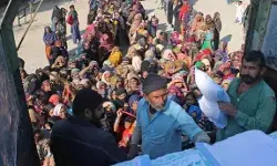 राशन लेने के लिए भागी भीड़ पर चली गोलियां- आटे के लिए जान पर दांव