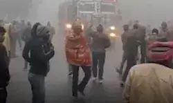 दर्जनभर लोगों को रौंदकर डंपर नहर में समाया- चार की मौत, मचा कोहराम