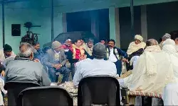 भाजपा नेता ईश्वर मावी ने प्रधान जगत सिंह खारी से की मुलाकात भाजपा नेता ईश्वर मावी ने प्रधान जगत सिंह खारी से की मुलाकात