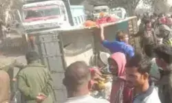 मजदूरों से भरी पिकअप पलटी- 7 लोगों की मौत, अनेक घायल