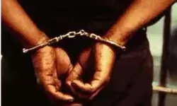 धर्मांतरण कराने वाला पादरी पत्नी समेत गिरफ्तार- होगी इतने साल की जेल धर्मांतरण कराने वाला पादरी पत्नी समेत गिरफ्तार- होगी इतने साल की जेल