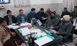 ADM ने कड़ी नाराजगी व्यक्त कर लगाई अधिकारियों को फटकार ADM ने कड़ी नाराजगी व्यक्त कर लगाई अधिकारियों को फटकार